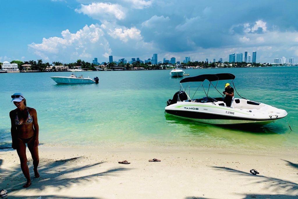 Party on Miami Boat Rental. Book a Miami Boat Rental Party Today!