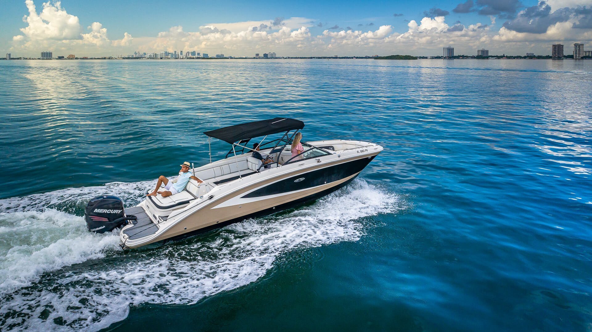 giant-comfort-boat-ftlauderdale-rental-04